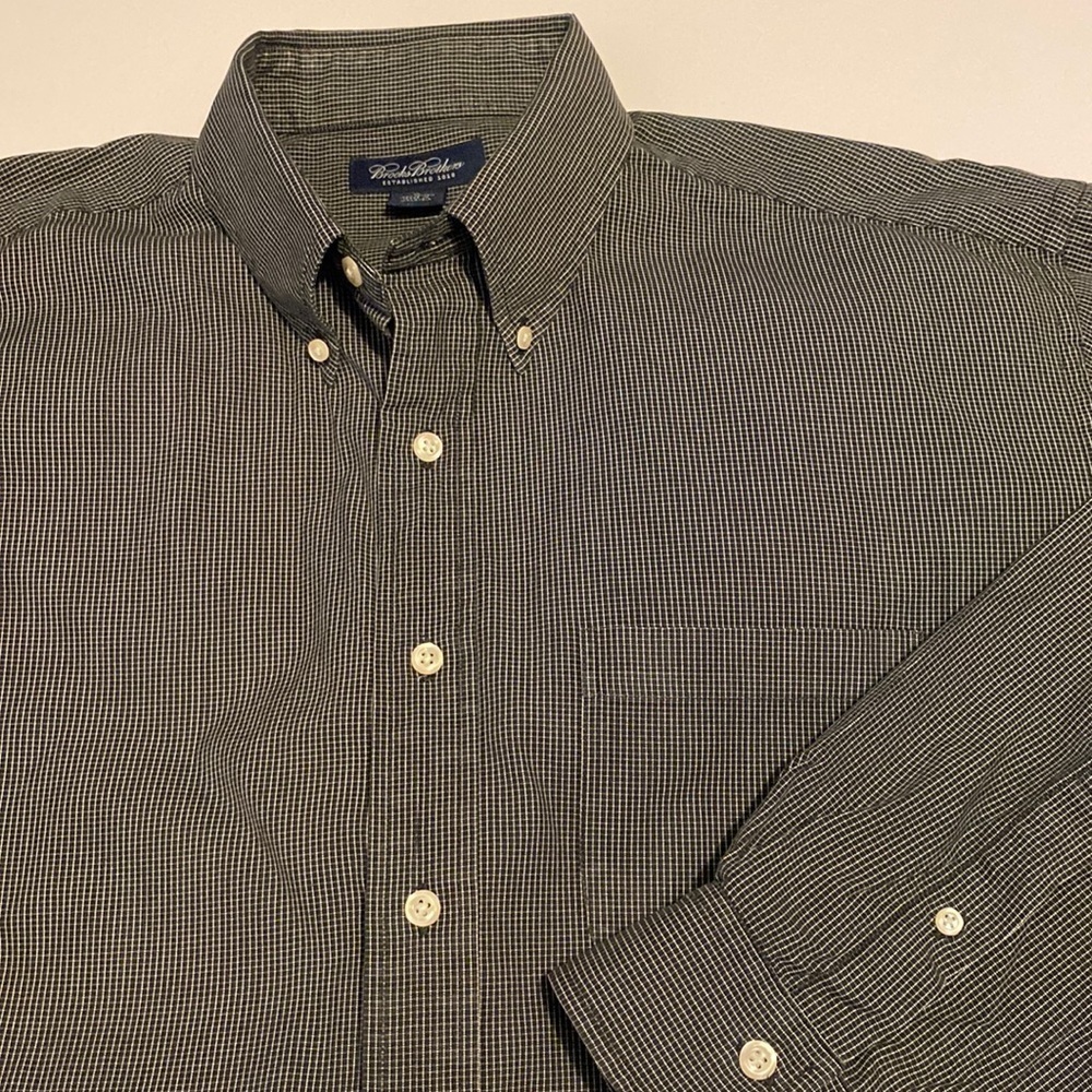 Brooks Brothers size XL runs big black white long sleeve
